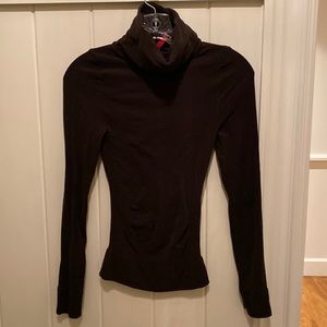 SPANX On Top and In Control Long Sleeve Shaping Turtleneck. Brown. Large.